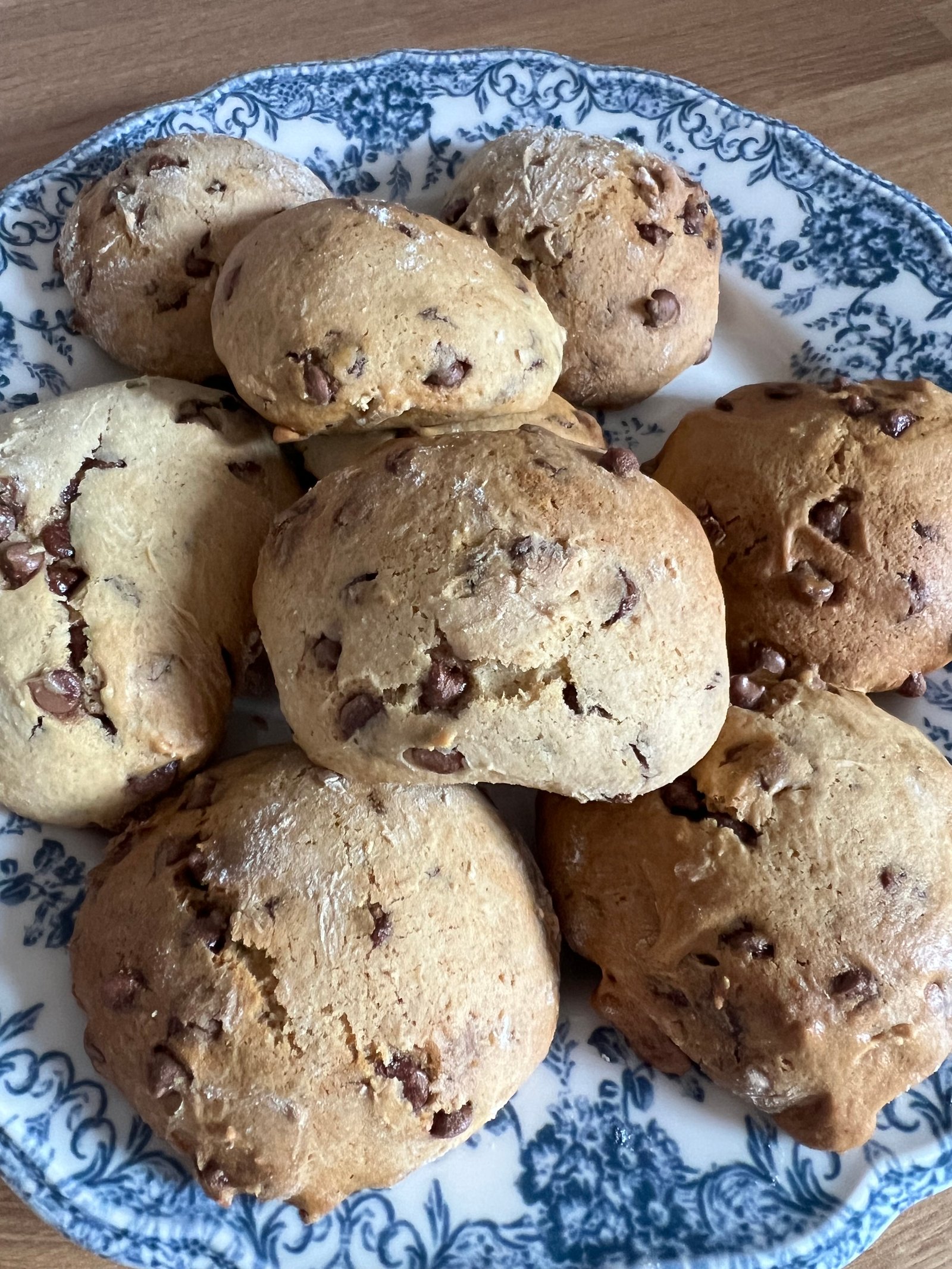 Cookies aux pépites de chocolat : croustillants sur les bords, moelleux au cœur